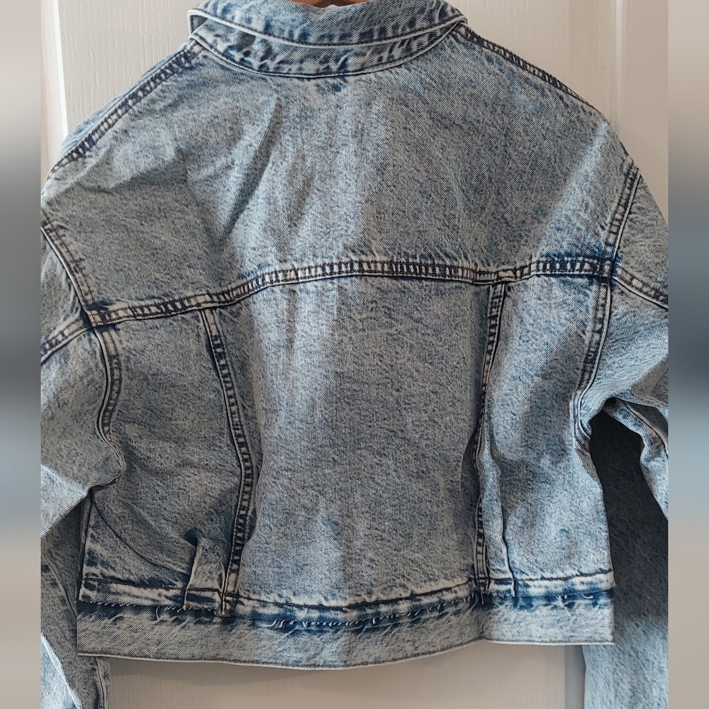 Doll Kills Daze Cropped Pleated Denim Jacket - Picture 6 of 8